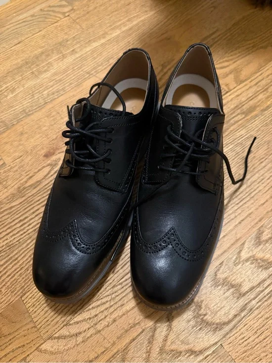 Classic Men's Black Wingtip Derby Shoes