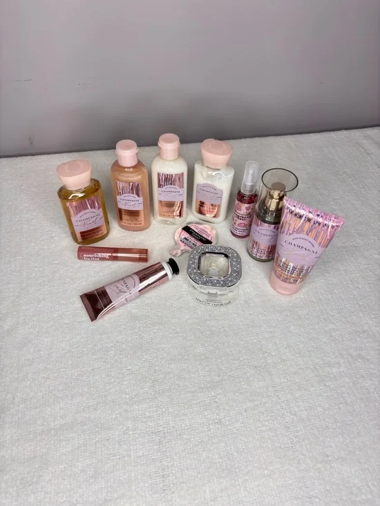 Bath & Body Works Champagne Toast‎ 12 piece set. Travel size includes bag. NEW