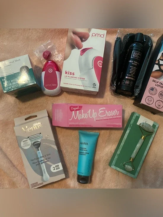 High End Beauty Bundle Inc PMD Kiss Lip Plumping Device