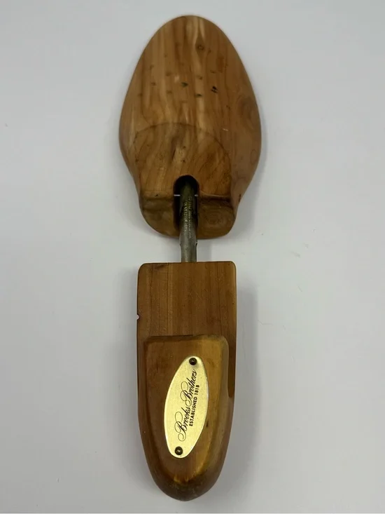 Brooks Brothers Size M Wooden Cedar Shoe Tree Toe Shaper (Right Foot Only!)