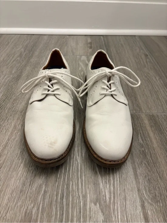 Izod White Leather Men’s Derby Shoes with Brown Soles