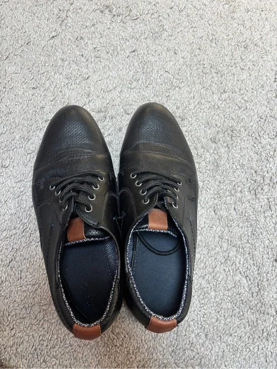 Men’s Classic Black Lace-Up Derby Shoes with Brown Heel Detail. Size 5M