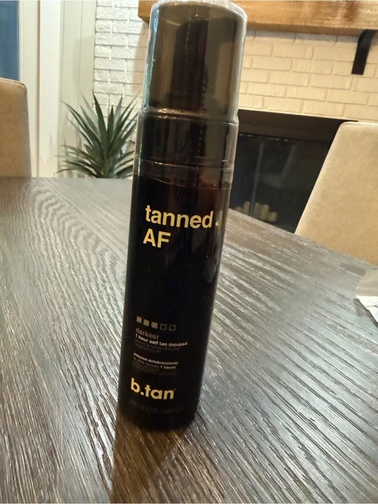 b.tan Tanned AF Self Tan Mousse - Black & Gold Bottle