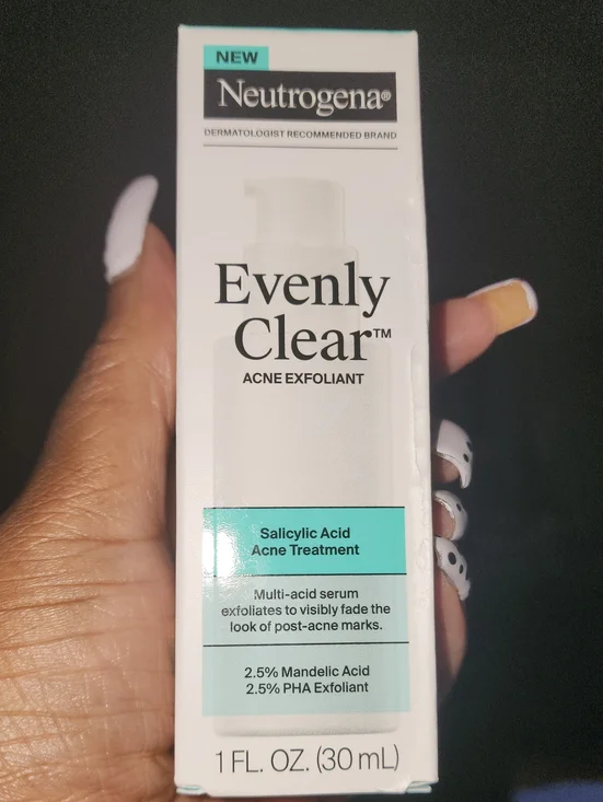 Neutrogena Evenly Clear Acne Exfoliant