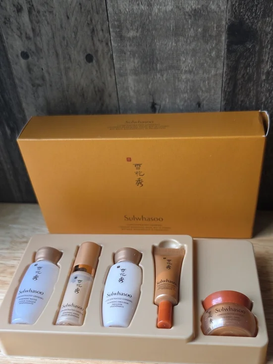 Sulwhasoo Skincare Gift Set — Golden Amber & White Bottles