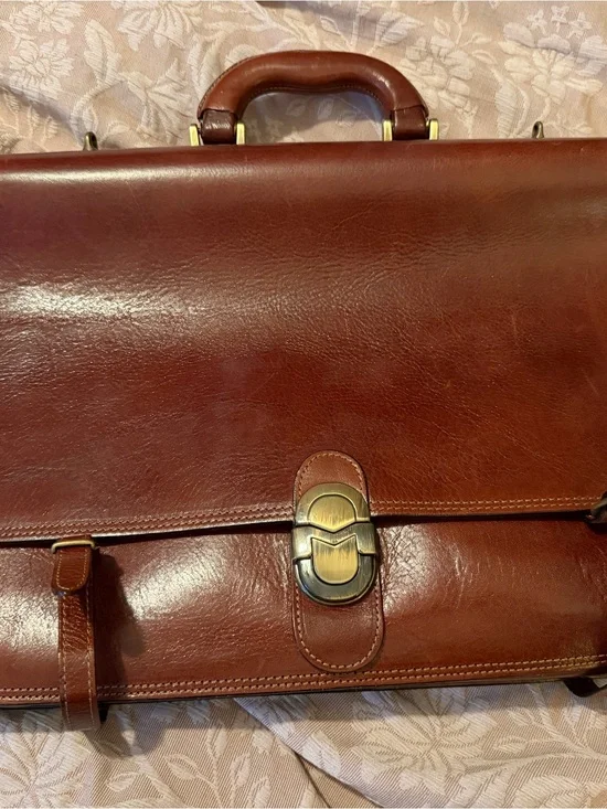 Classic Leather Briefcase in Chestnut Brown