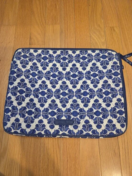 Vera Bradley Laptop Sleeve Quilted Cotton Cobalt Tile Blue White Like New