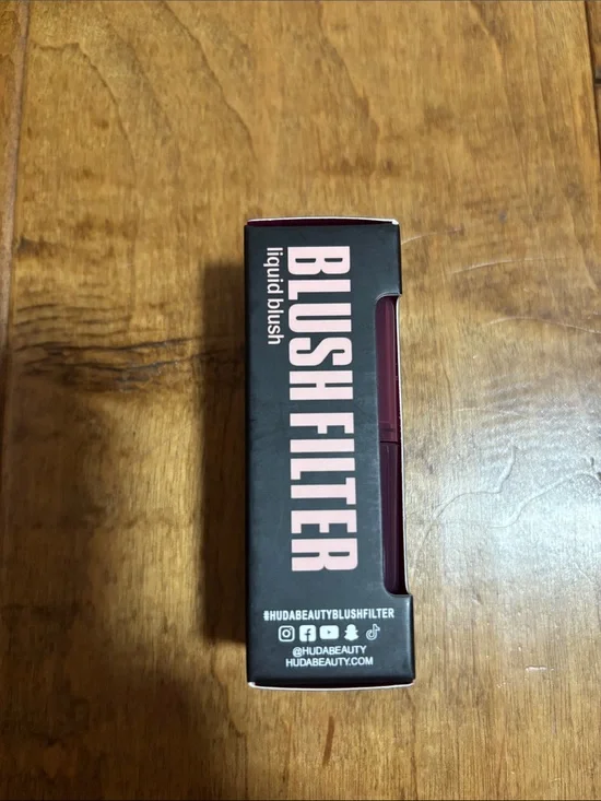 HUDA BEAUTY BlushFilter Liquid Blush - in “Strawberry Cream” 4.5ml   New