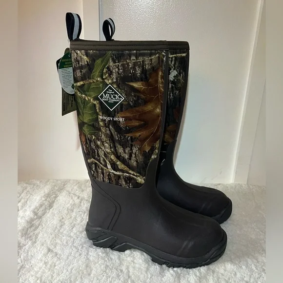NWT- Muck Boot Company - Woody Sport Boots - Waterproof - M-8;W-9
