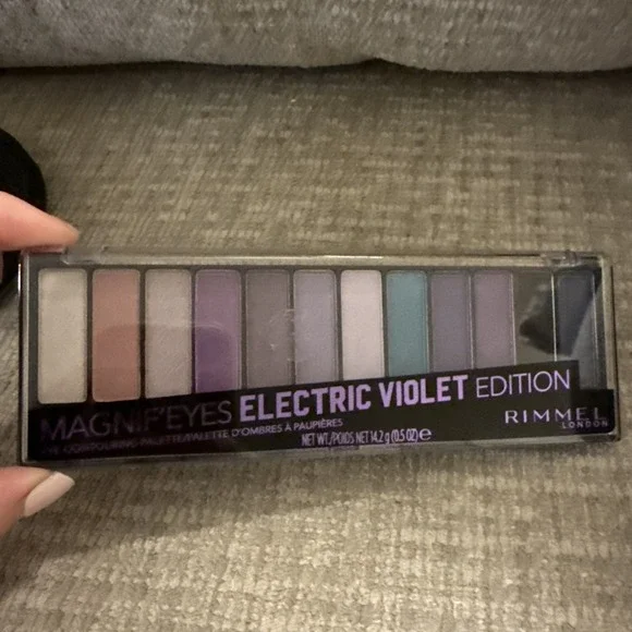 Rimmel‎ London Magnif'eyes Eyeshadow Palette, Electric Violet
