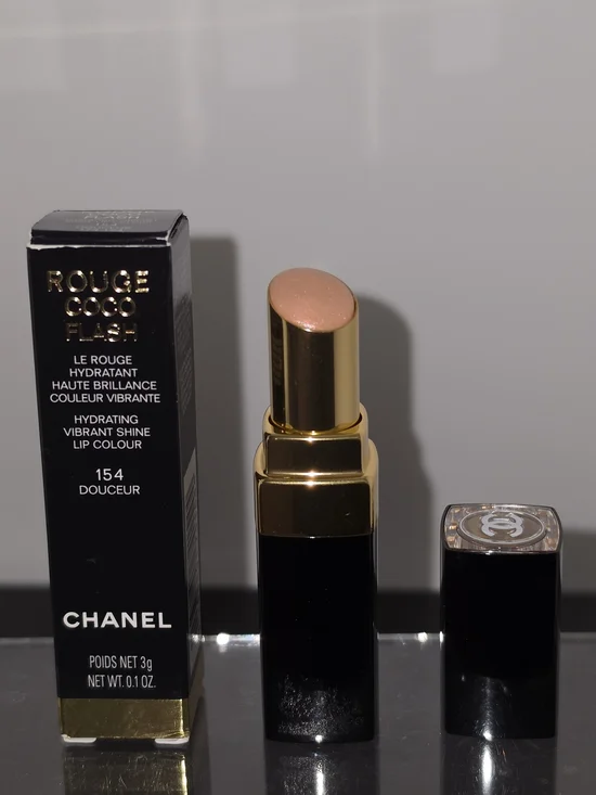 DISCONTINUED CHANEL Rouge Coco Flash Hydrating Lip Colour- 