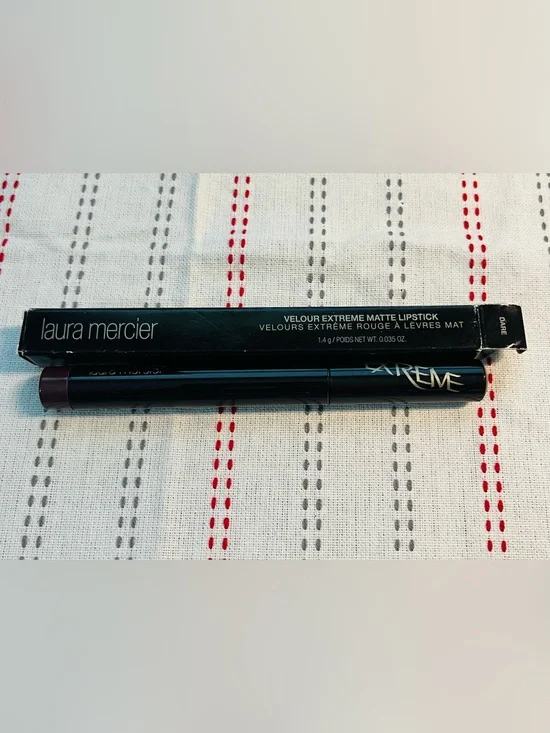 laura mercier Velour Extreme Matte Lipstick - Deep Berry Red - Shade Dare