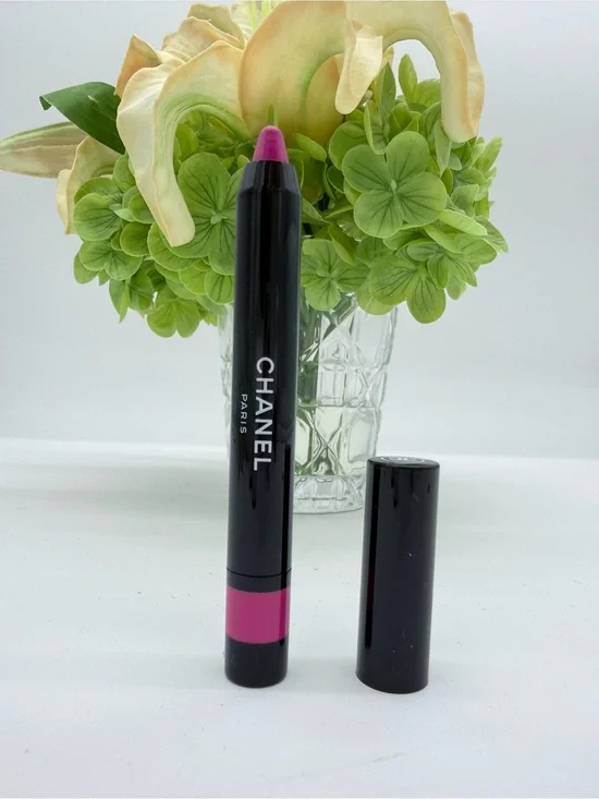 CHANEL Le Rouge Crayon de Couleur N°7 Fuschia   0.04 oz / 1.51g