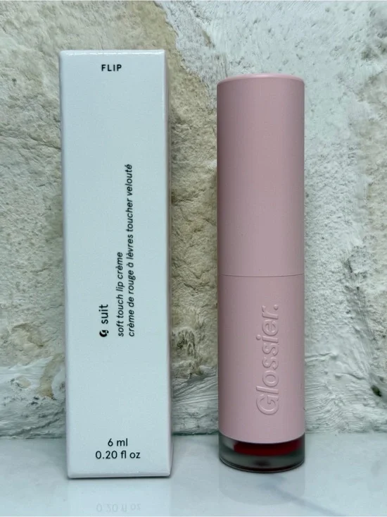 ⭐ Glossier Suit Soft Touch Lip Crème ⭐ Shade: Flip 6ml
