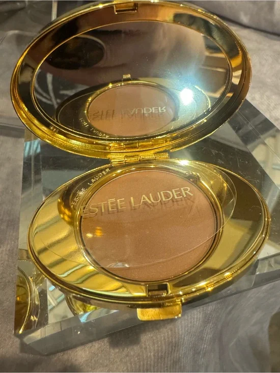 Estee Lauder Bronze Goddess  Soft Matte Bronzer Compact - .13 fl oz