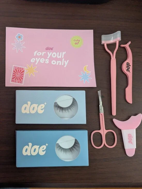 (New in box) Doe lashes + tools + pouch