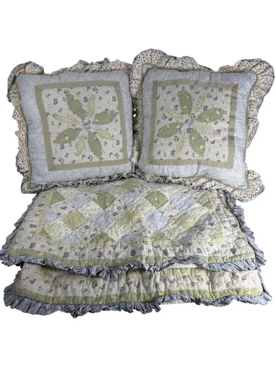 Vintage JC Penney 2 Pillow Shams 2 Pillows Floral Quilted Cotton Ruffled Edges