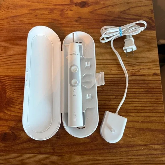 Philips Sonicare ProtectiveClean Electric Toothbrush White Travel Case & Charger