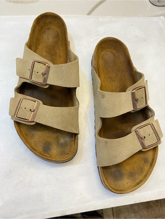 Birkenstock Arizona Size 42. Women Size 11, Men’s Size 9 good condition