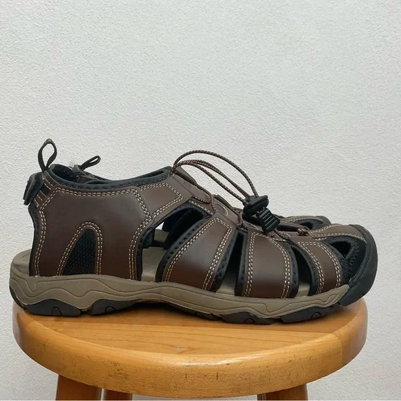 NWOT Khombu Brown Faux Leather Open Side Fisherman Sandals Size 12 Men's
