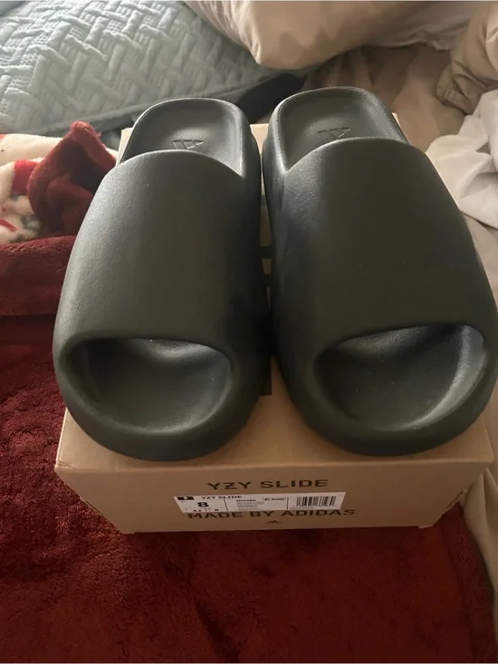 adidas YZY Slide - ONYX BRAND NEW