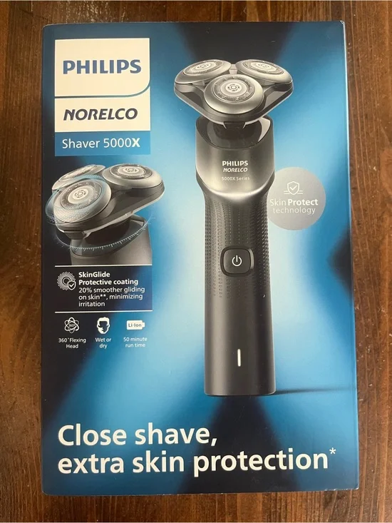 Philips Norelco Shaver 5000X - Black and Silver