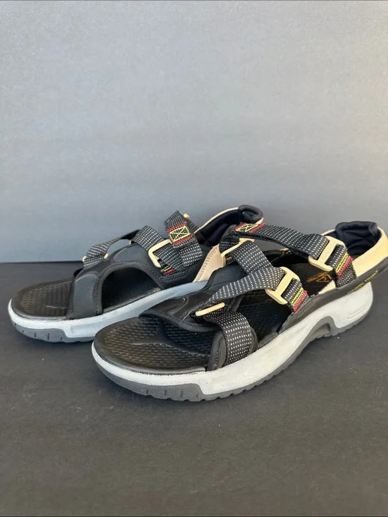 Ozark Trail Men’s sandals size 9