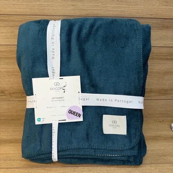 DOCOFIL White Luxuriously Soft Queen Blanket Cotton Blend Portugal Teal Blue
