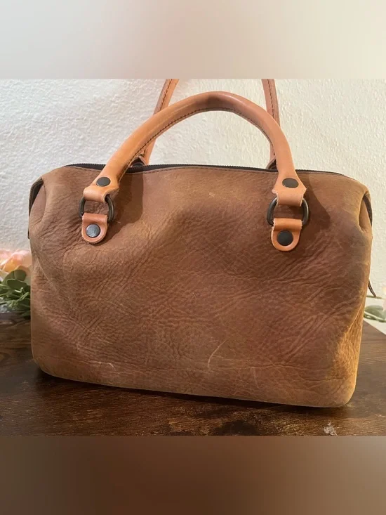 Love 41 - medium leather duffel (tobacco)