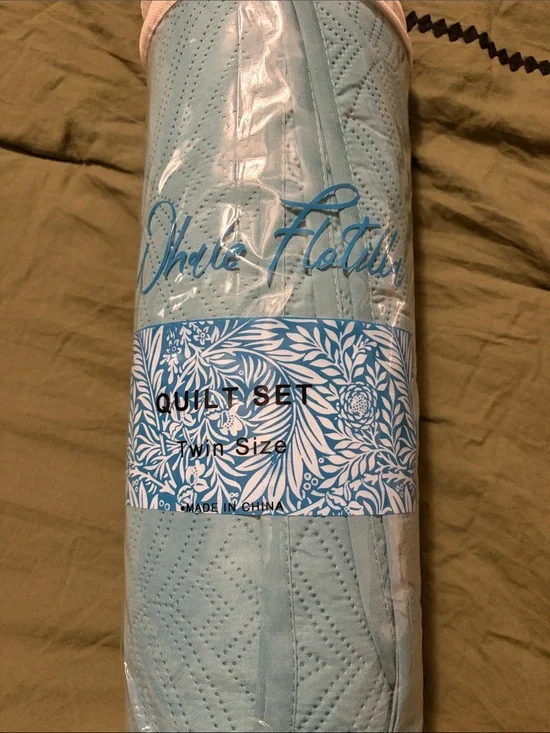 Light Blue Quilted Twin Quilt Set