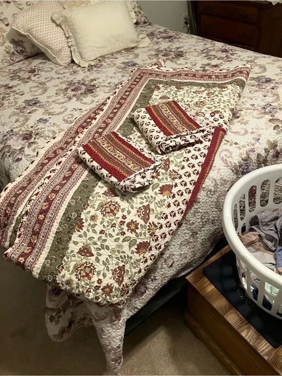 Botanical Patchwork Quilt with Coordinating Shams - Red, Green, Cream
