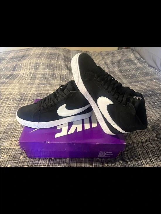 Nike SB Zoom Blazer Mid Men's Black/White Low-Top Sneakers