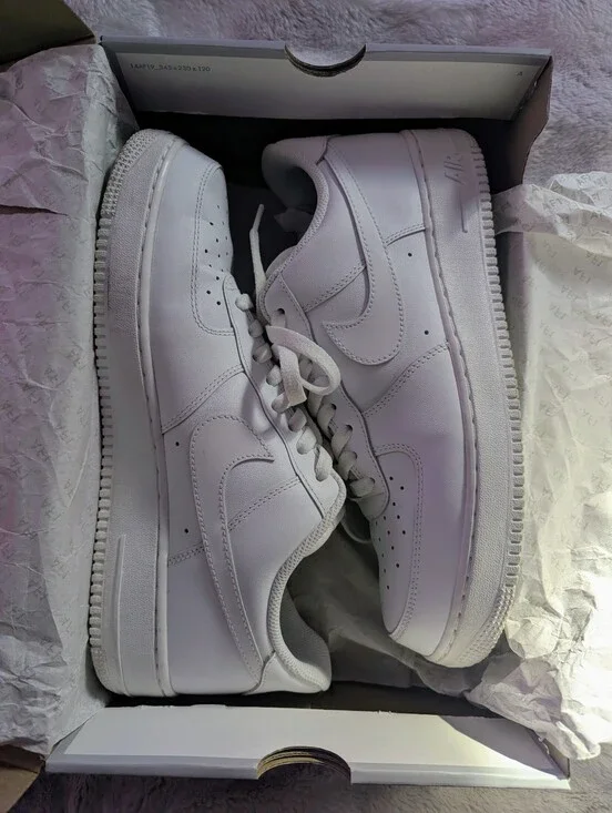 Nike Air Force 1 '07 White Low Men’s Size 12 With OG Damanged Box