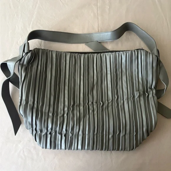 Paparazzi “Life of‎ the Party” Gray Pleaded Shoulder/Tote Bag