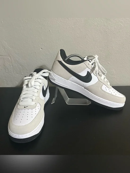 Men’s Nike Air Force One low 07 LV8 size 9