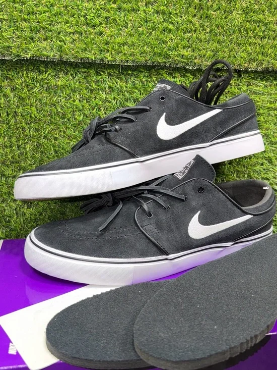Men’s Size 9.5 - Nike SB Zoom Janoski OG+ 'Black White' FD6757-001 + Laces