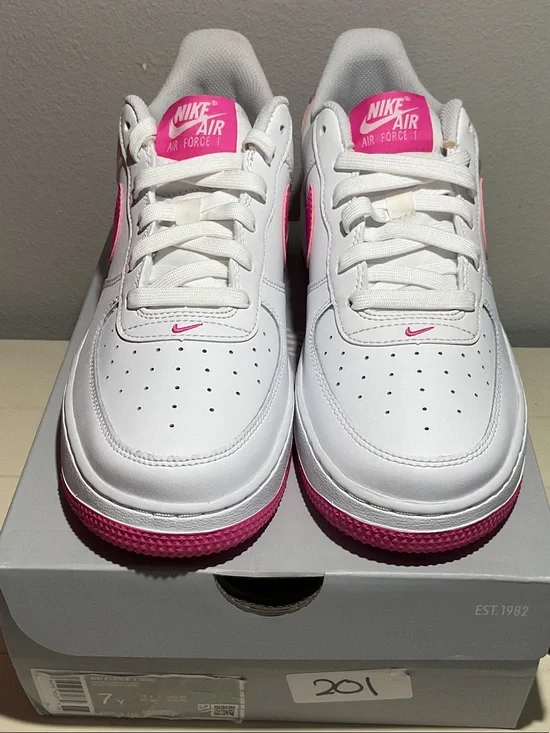 Nike Air Force 1 Men 7, Women 9, EUR 40