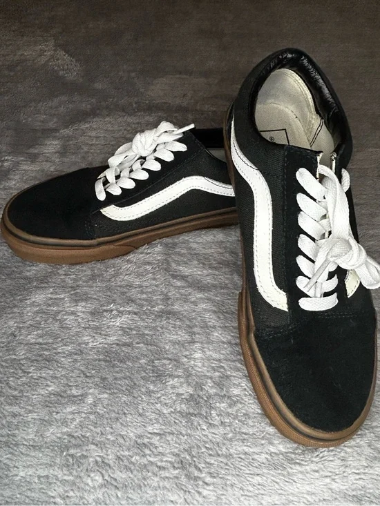 VANS Shoes Off the Wall Old Skool Black w/ Gum Sole Men’s Size 5/Women Size 6.5