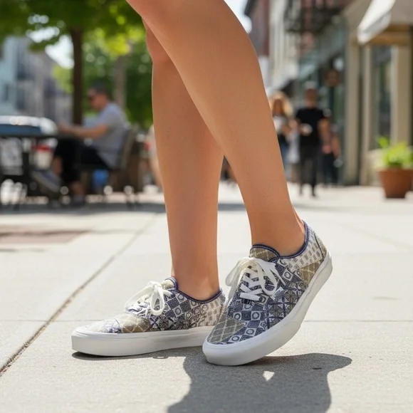 Vans Blue and tan Patterned Sneakers men’s 8.5 (s51)