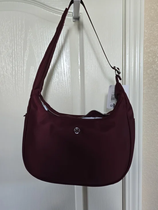 lululemon City essential shoulder bag 4l