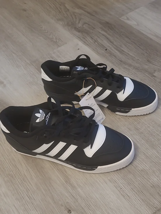 NWT Mens Adidas Rivalry Low Sneakers Size 9.5