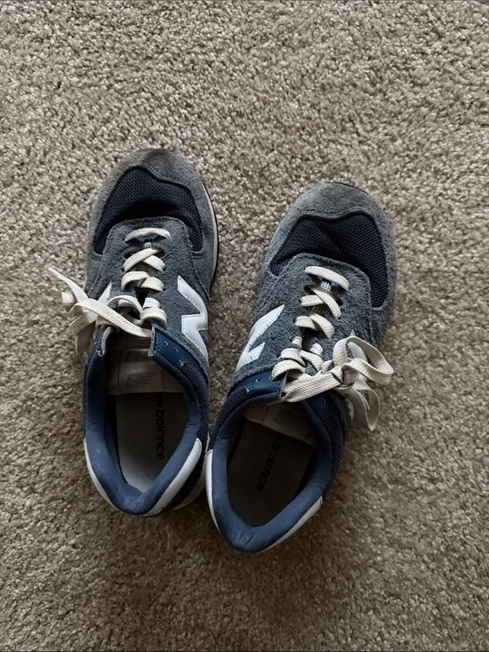 New Balance Men's Grey and Navy Athletic Sneakers