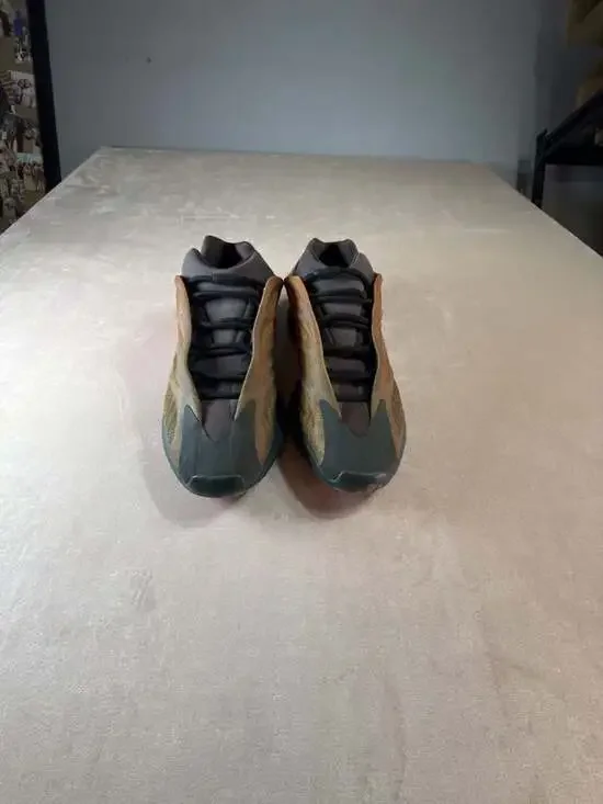 Adidas Yeezy 700 V3 Copper Fade Sneakers GY4109 Mens 13