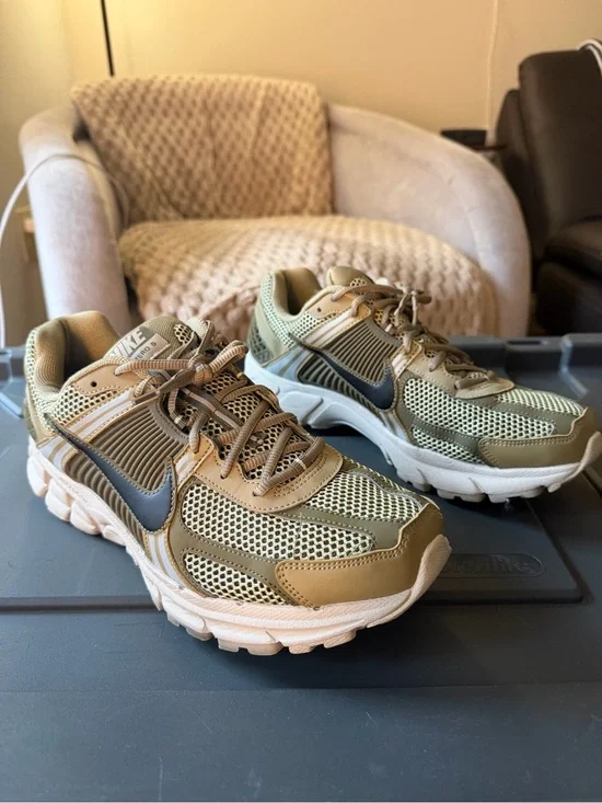 Size 11.5 Men’s Nike Vemero 5 “Natural Olive” FJ1915-200