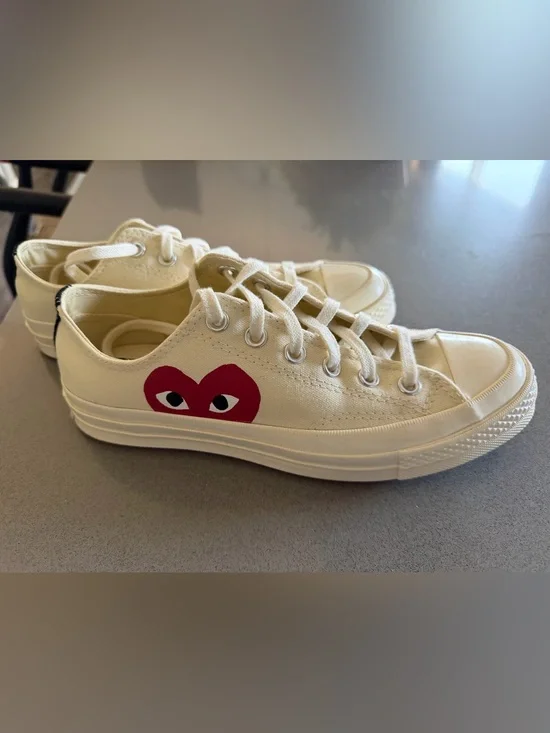 Converse Cream Low-Top Sneakers with Red Heart Graphic