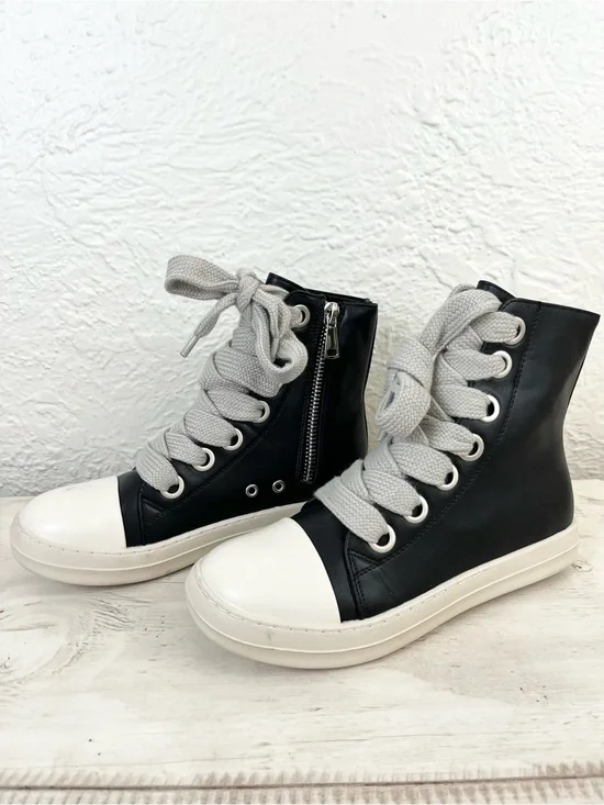 Hi Top Sneaker Shoes Black Thick Laces size 10 42