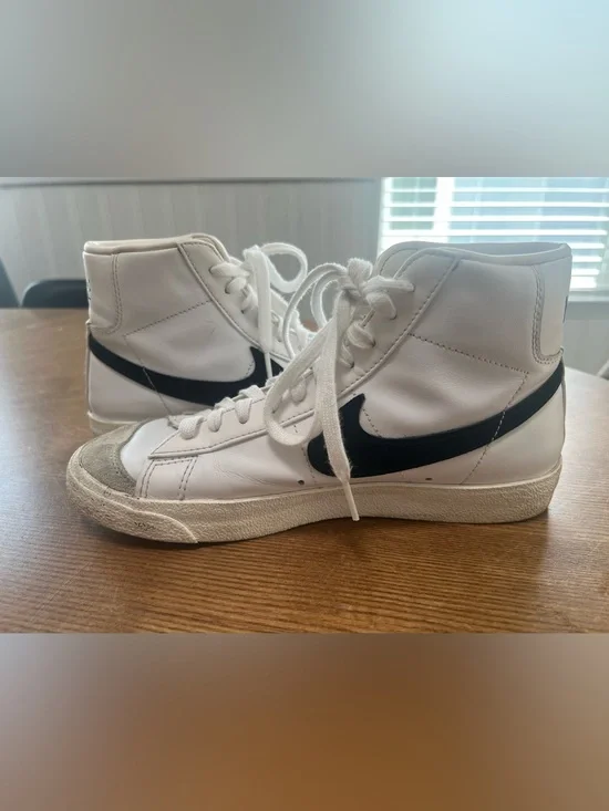 Nike Blazer Mid ‘77 white and black high top sneakers Men’s size 6.5