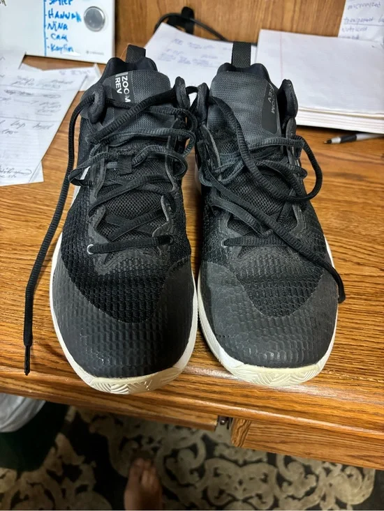 Nike Men's Black and White Training Sneakers