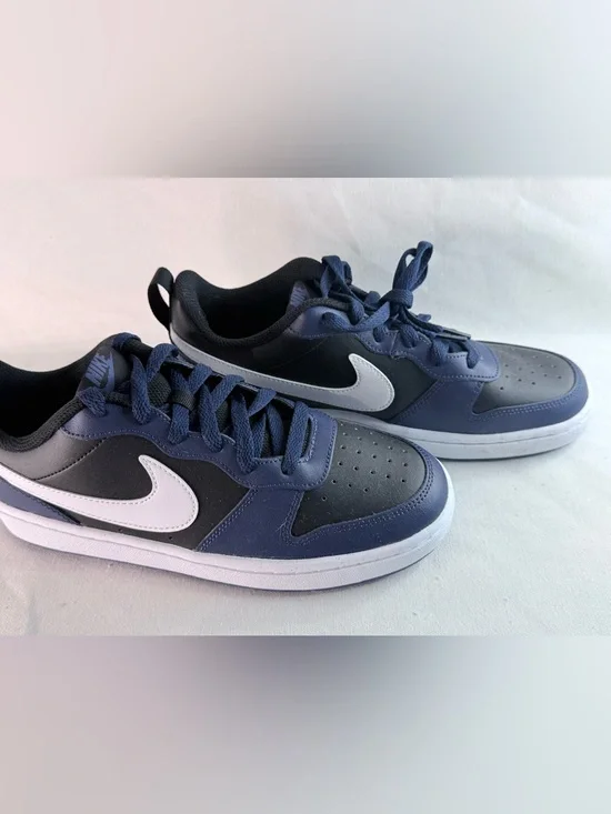 Nike Youth 6.5 Navy, Black & White Low-Top Sneakers Brand New