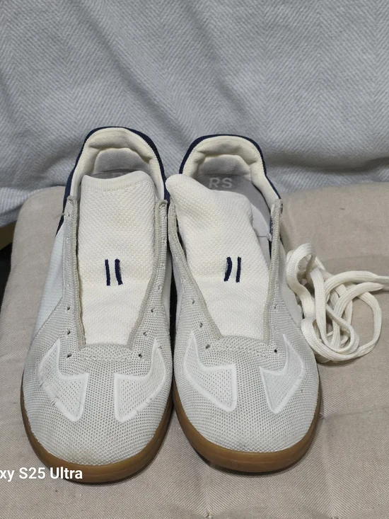 Rothy's Off-White Knit Sneakers with Gum Sole Used Size 9.5 Has Only Has One Lac